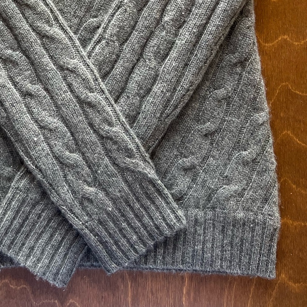 100% Cashmere Ralph Lauren Charcoal V-Neck Cable Knit Sweater - Picture 5 of 5